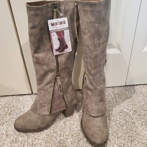 Muk Luks Lacy Taupe Boot